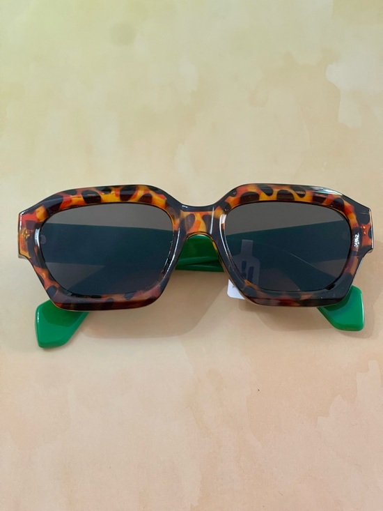 ?? Free People Tortoise Shell Sunglasses with Green Temples ?? main image 15
